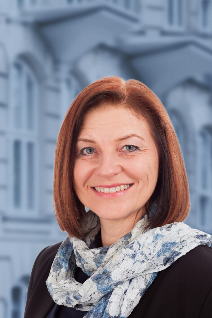 Lene Stevnhoved med V-baggrund